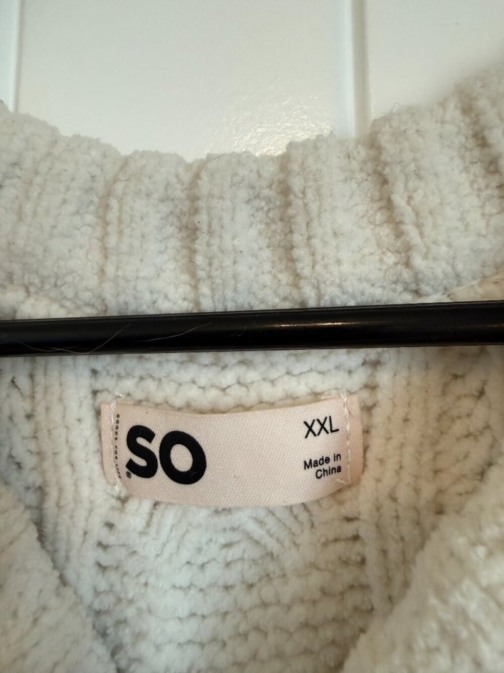 Cream chunky cable knit crewneck sweater. Size XXL - Picture 3 of 7